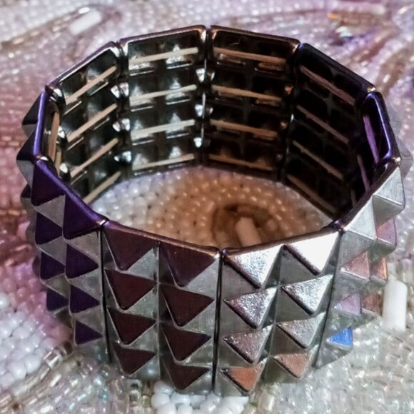 Silver Pyramid Stud 4 Row Punk Rockers Gothic Stretchy Bracelet Glam Heavy Metal - Picture 11 of 11